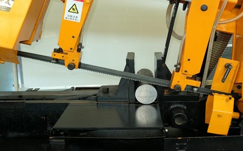 理塘数控带锯床自动送料精度会出现偏差吗? 理塘数控带锯床自动送料精度会出现偏差吗?